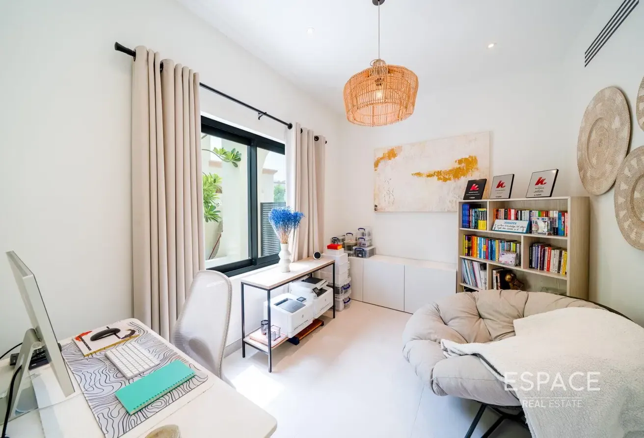 Exclusive | Fully Upgraded | Lake View