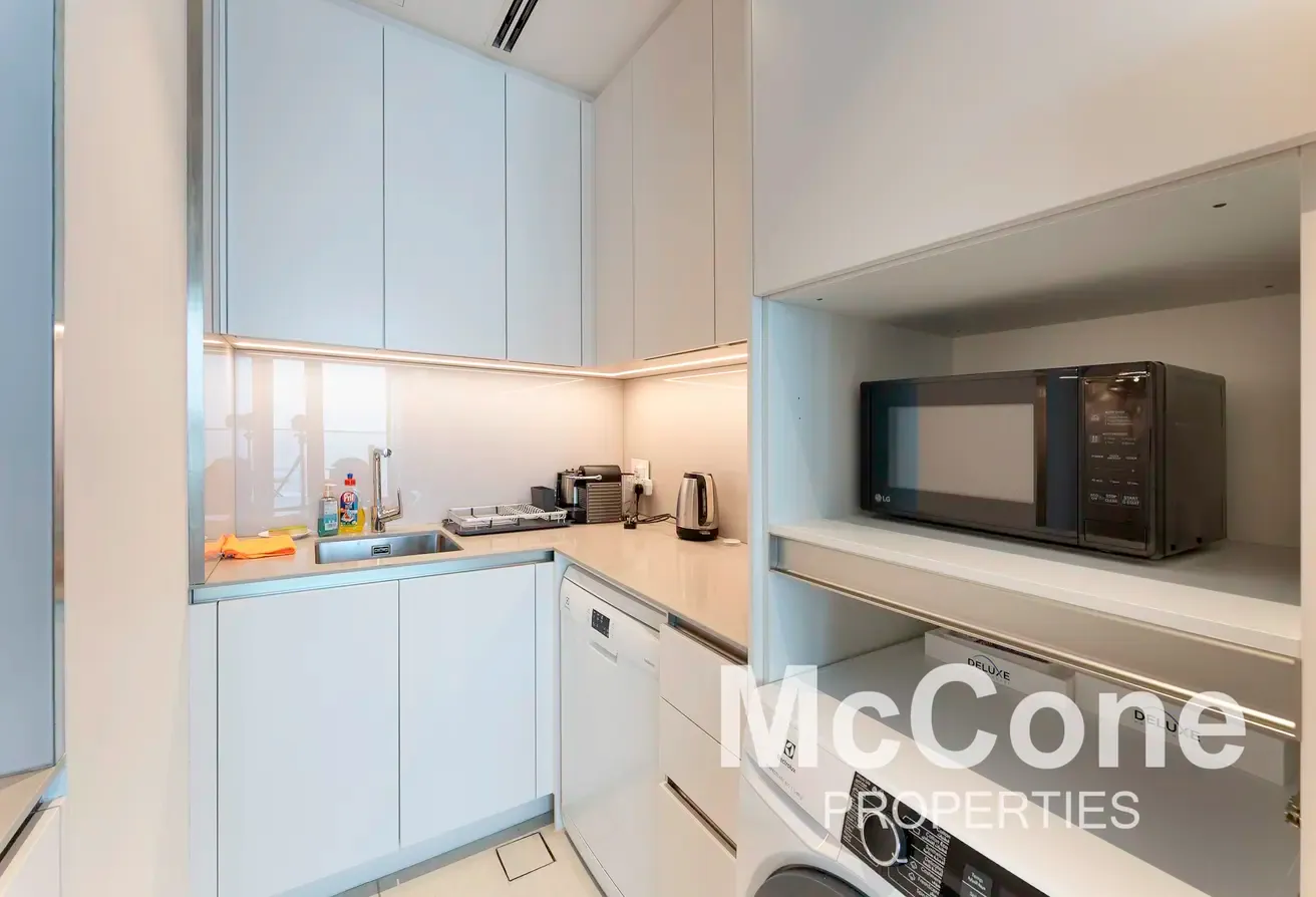Vacant | High Floor | Residential Side