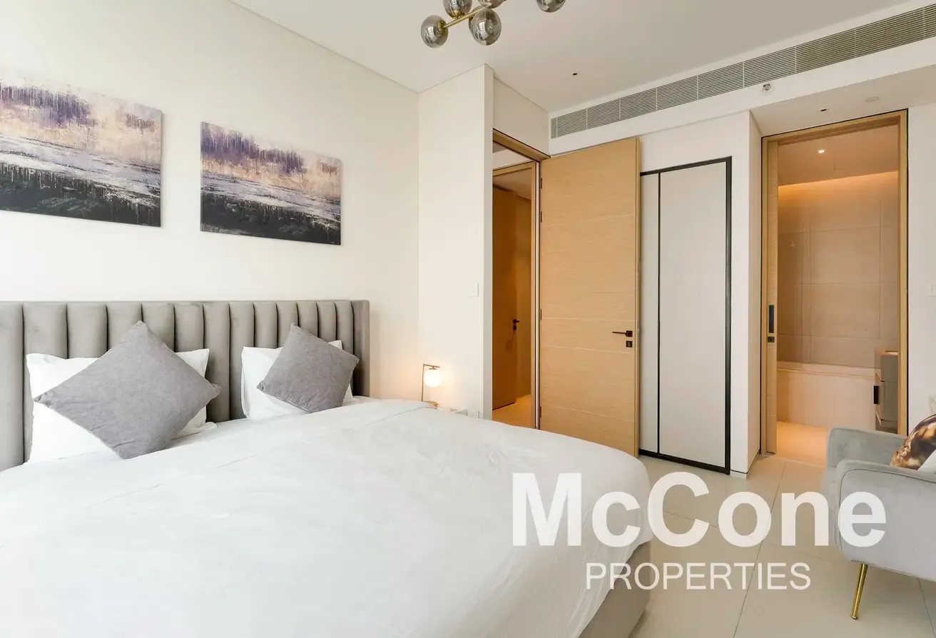 Vacant | High Floor | Residential Side