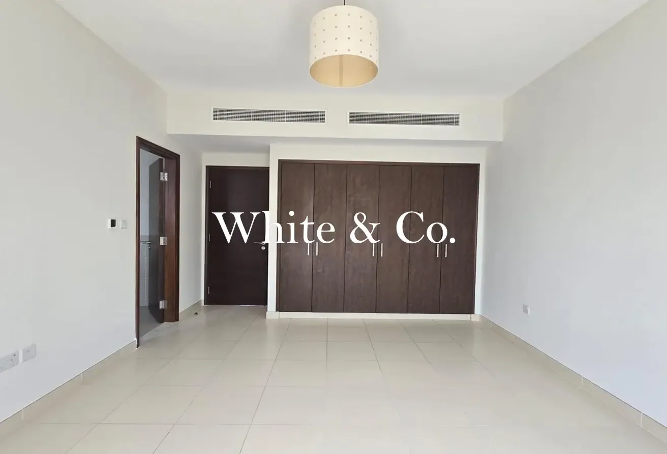Single Row | Close to Pool & Park | VOT