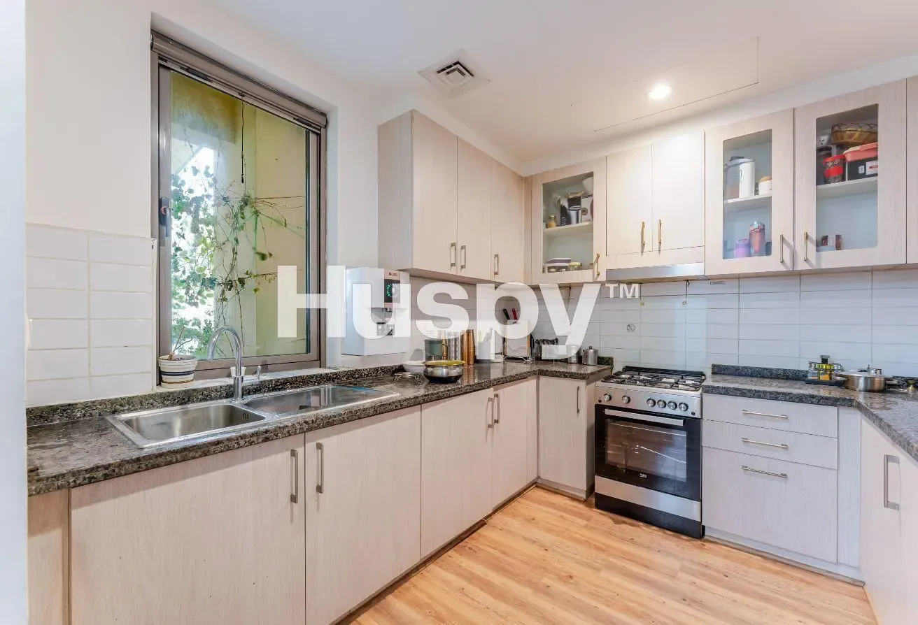Close to Pool | Extended | Vacant On Transfer