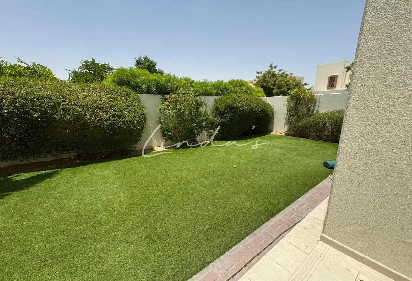 Backing the park | Big plot | Corner unit