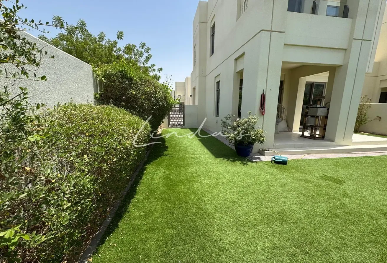 Backing the park | Big plot | Corner unit