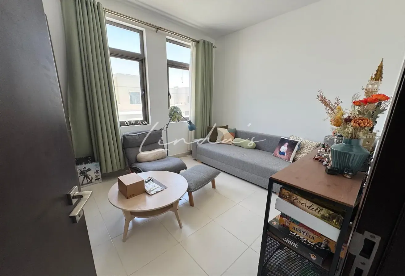 Backing the park | Big plot | Corner unit