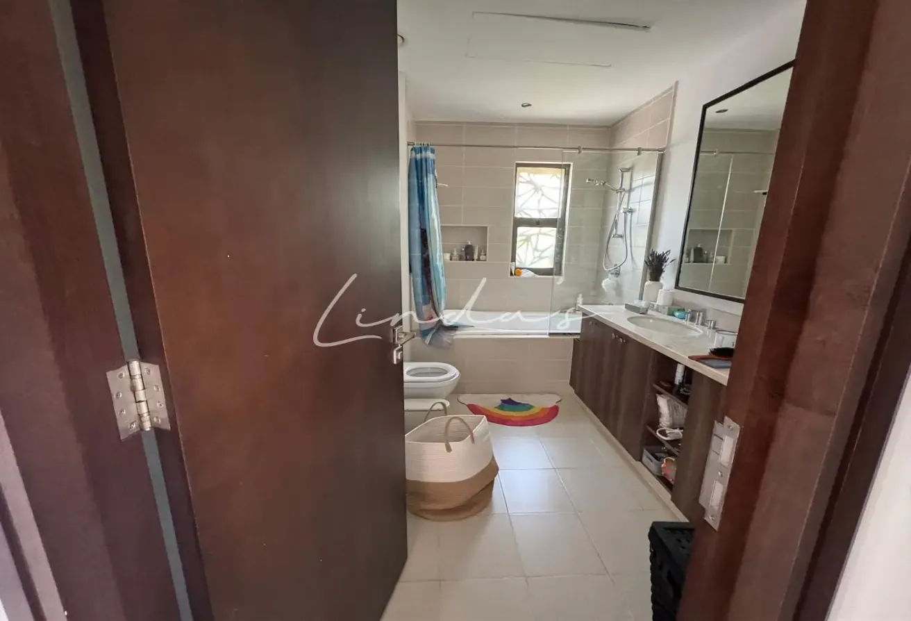Backing the park | Big plot | Corner unit