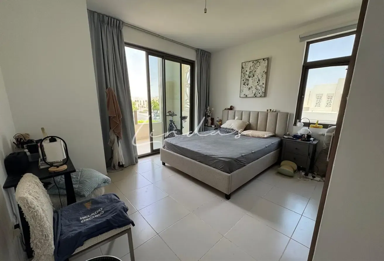 Backing the park | Big plot | Corner unit