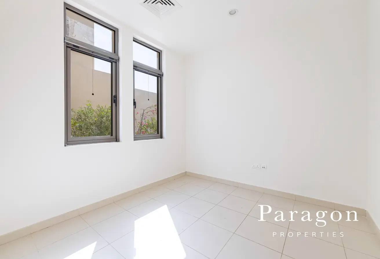 Pool & Park Backing | Must View | 3Bed + Study