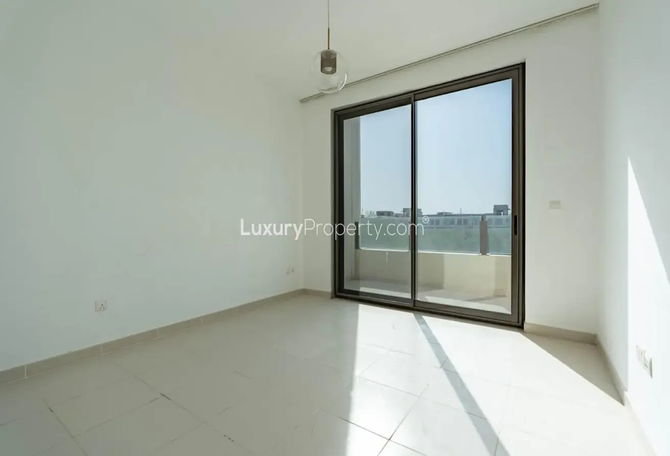 Single Row | Spacious | Vacant on Transfer