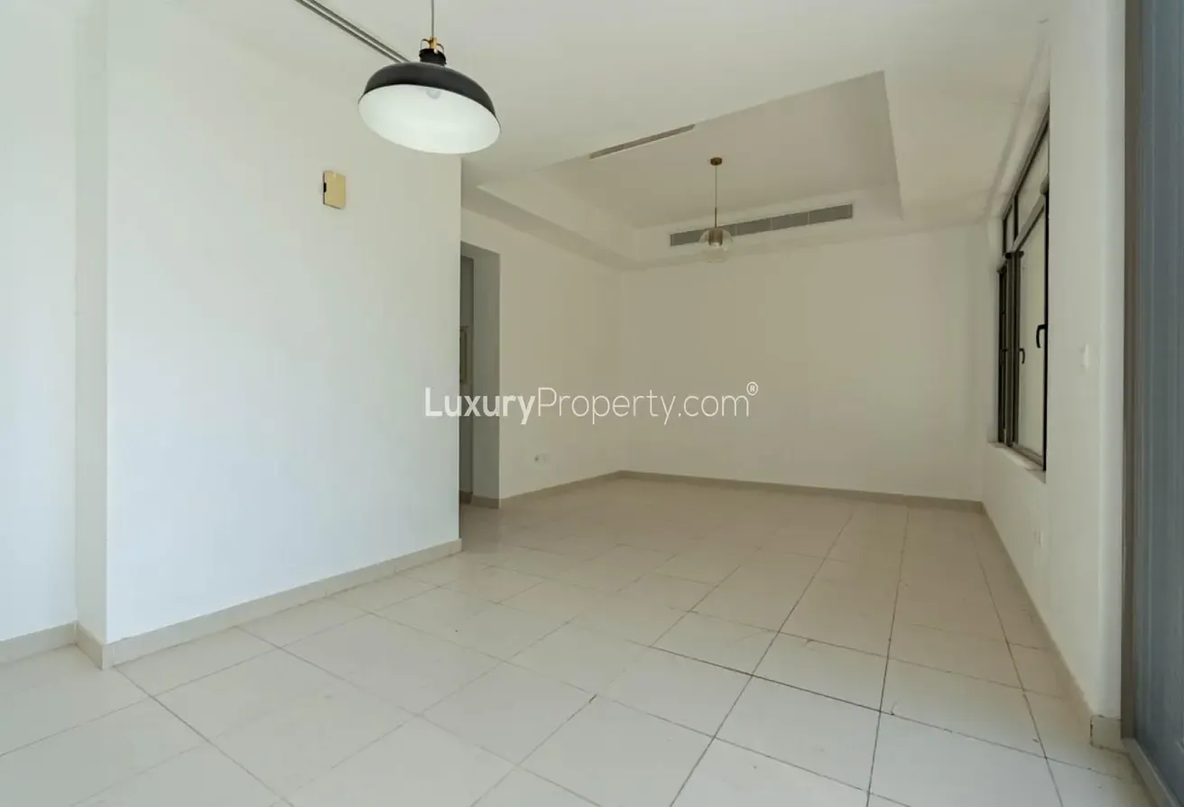 Single Row | Spacious | Vacant on Transfer
