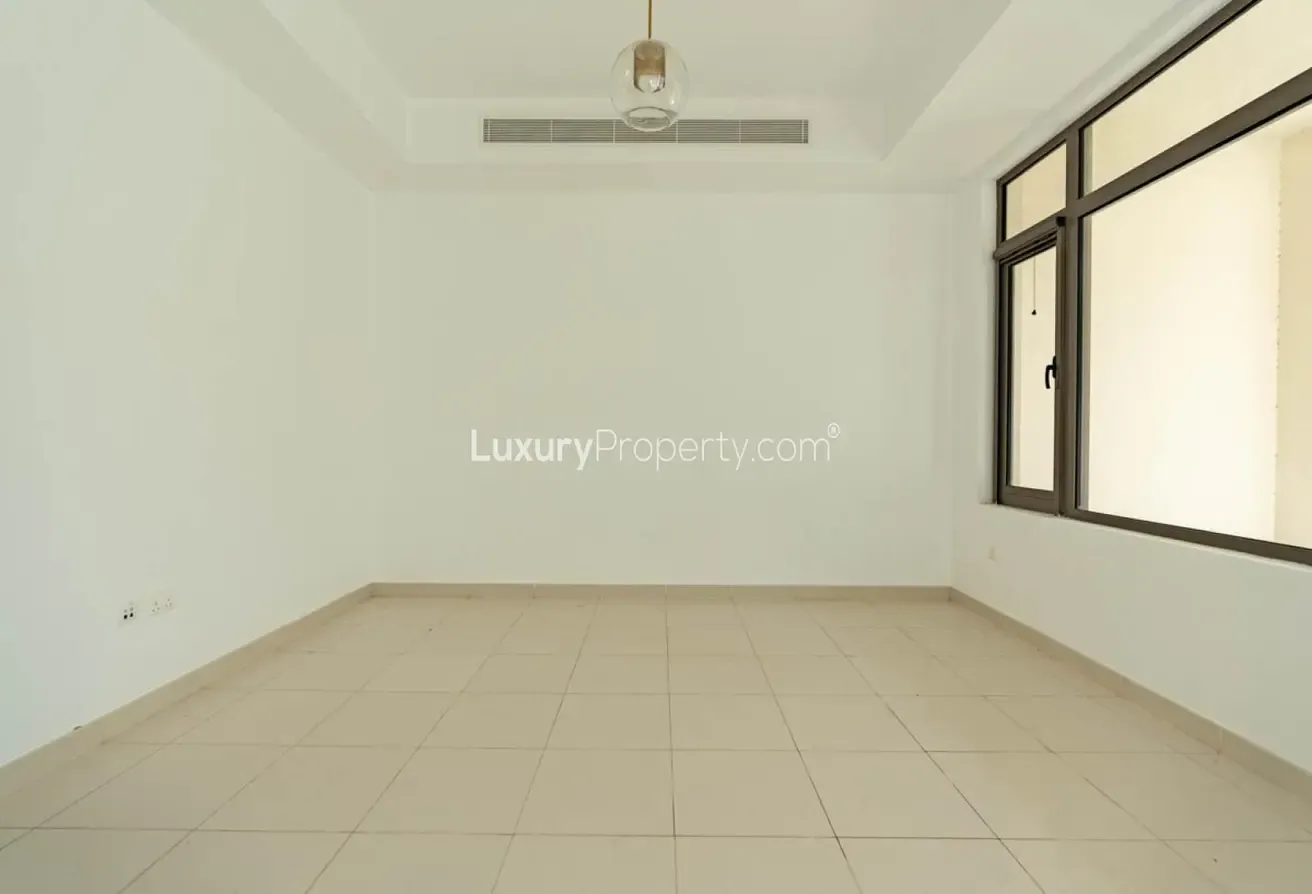 Single Row | Spacious | Vacant on Transfer