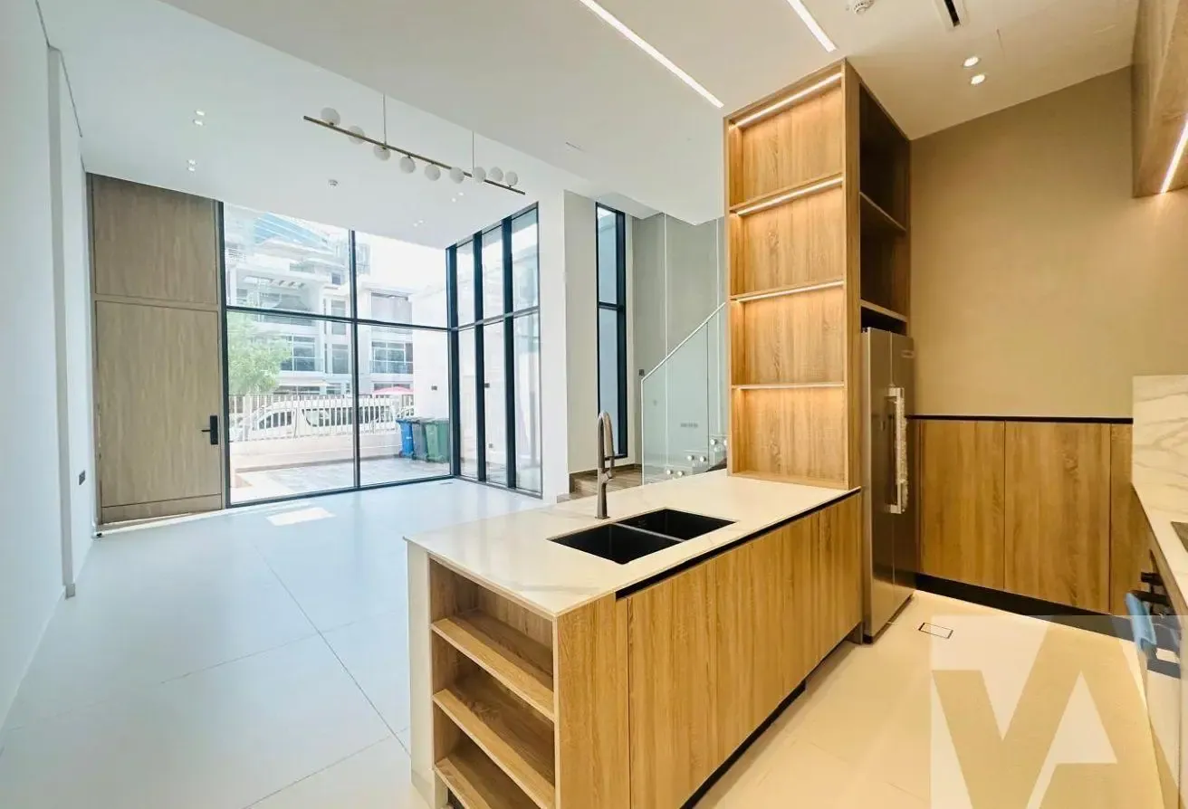 Amazing | Private Elivator | With pool