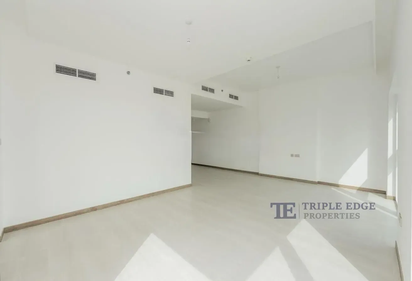 LUXURY ITALIAN LIVING | CANAL VIEW | VACANT