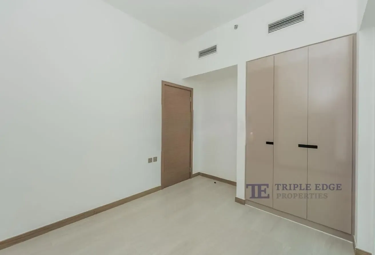 LUXURY ITALIAN LIVING | CANAL VIEW | VACANT