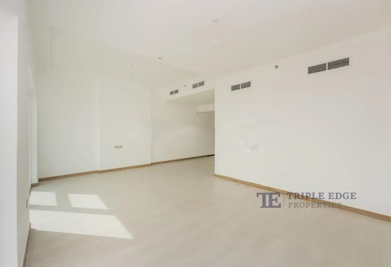 LUXURY ITALIAN LIVING | CANAL VIEW | VACANT