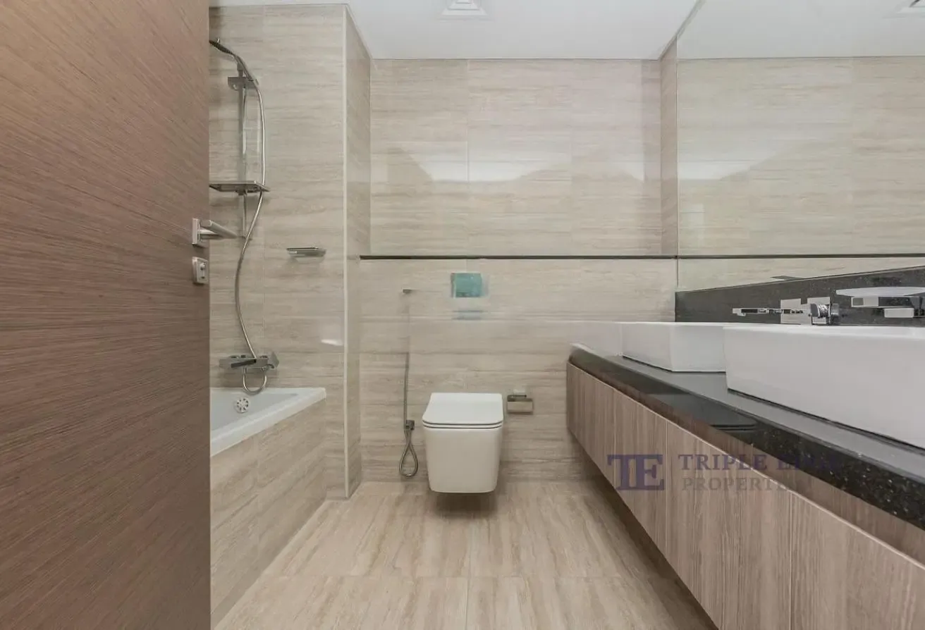 LUXURY ITALIAN LIVING | CANAL VIEW | VACANT
