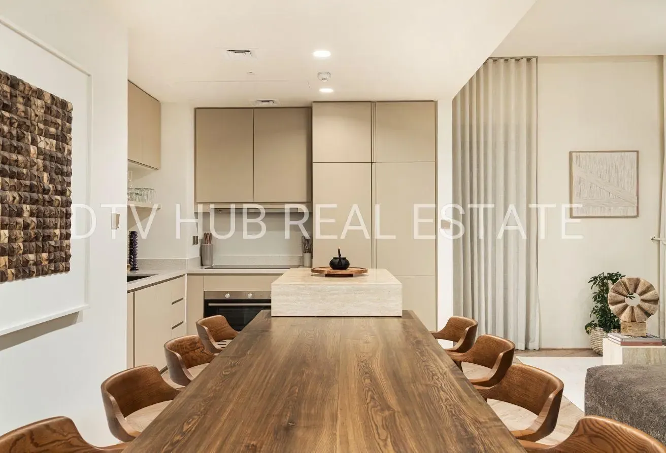Canal View | Modern Building | Private lift