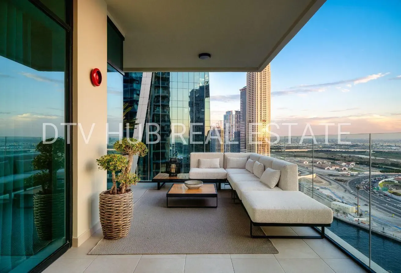 Canal View | Modern Building | Private lift