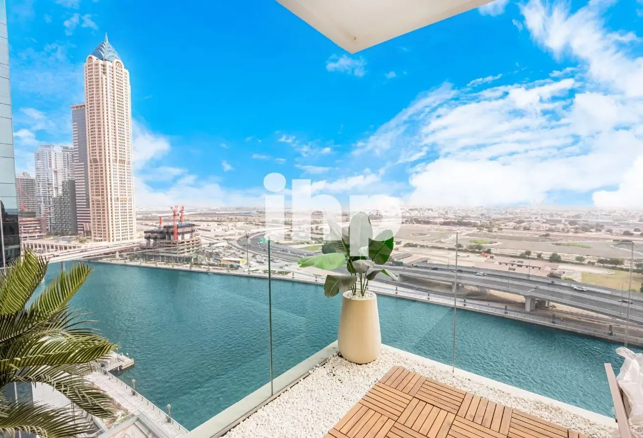 Stylish full Canal-View | Modern Upgrades |Vacant