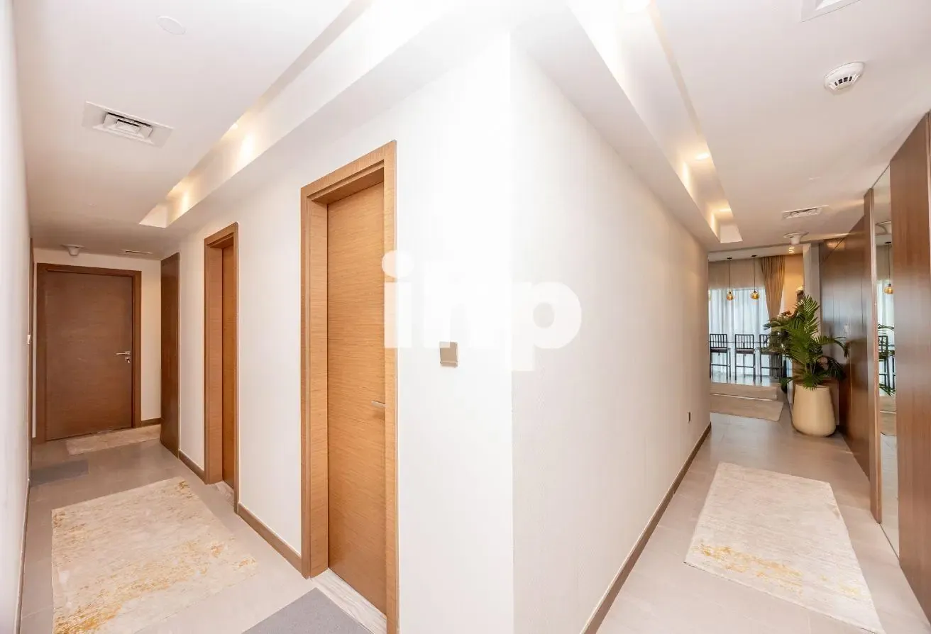Stylish full Canal-View | Modern Upgrades |Vacant