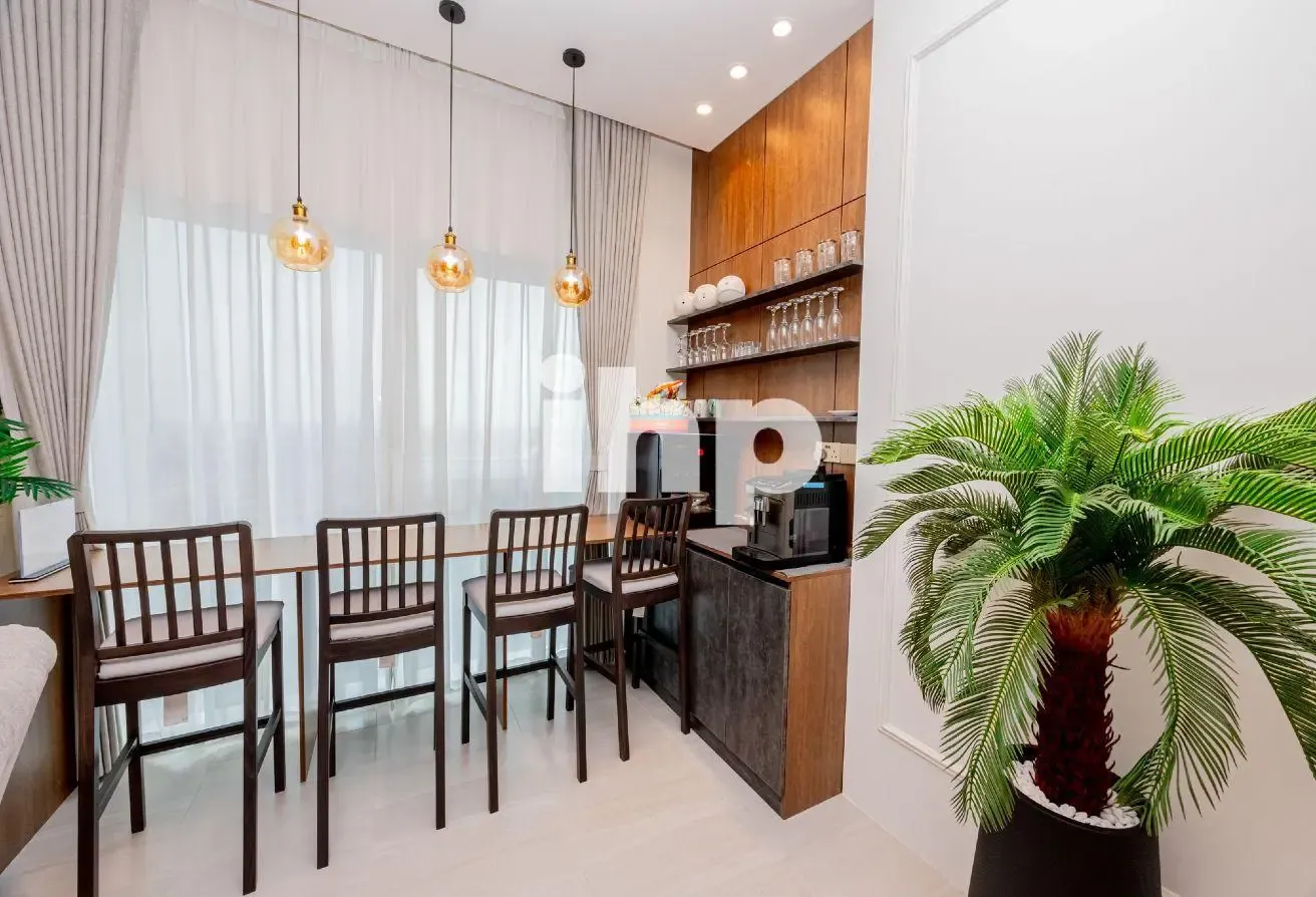 Stylish full Canal-View | Modern Upgrades |Vacant