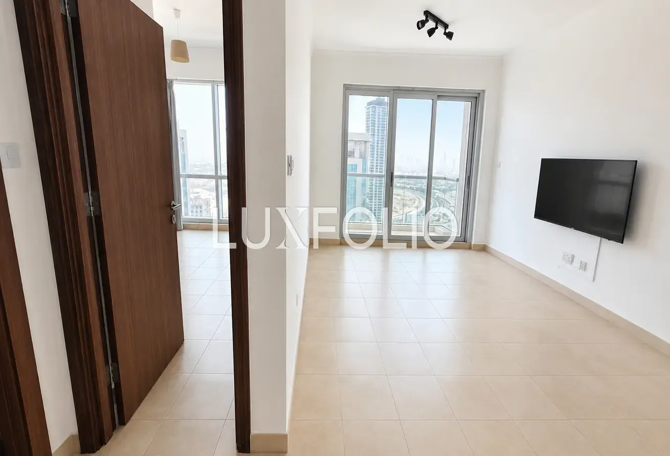 1 Bed | Golf and Lake views | Vacant now