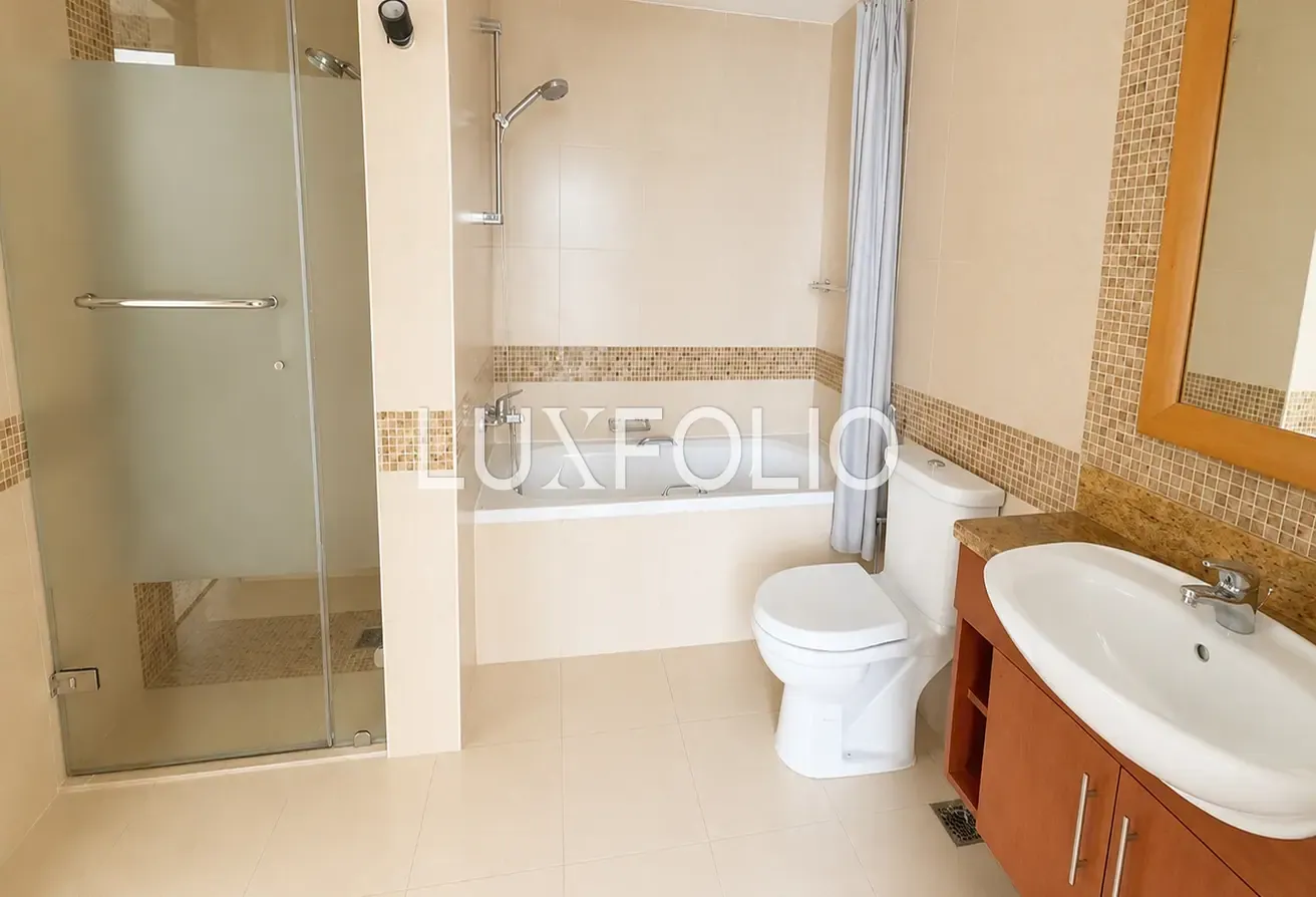 1 Bed | Golf and Lake views | Vacant now