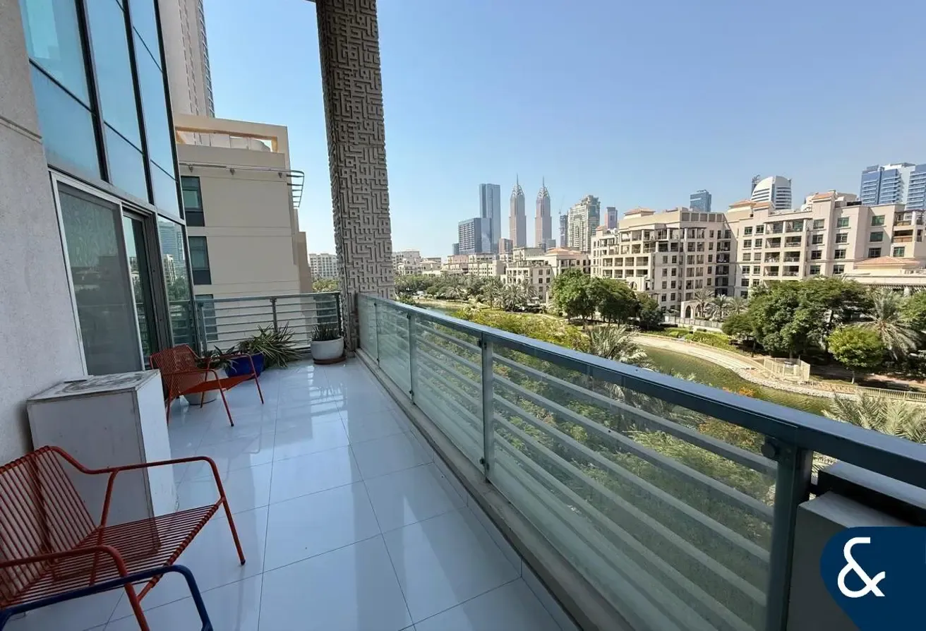 Upgraded | Two Room | Canal Views | Duplex