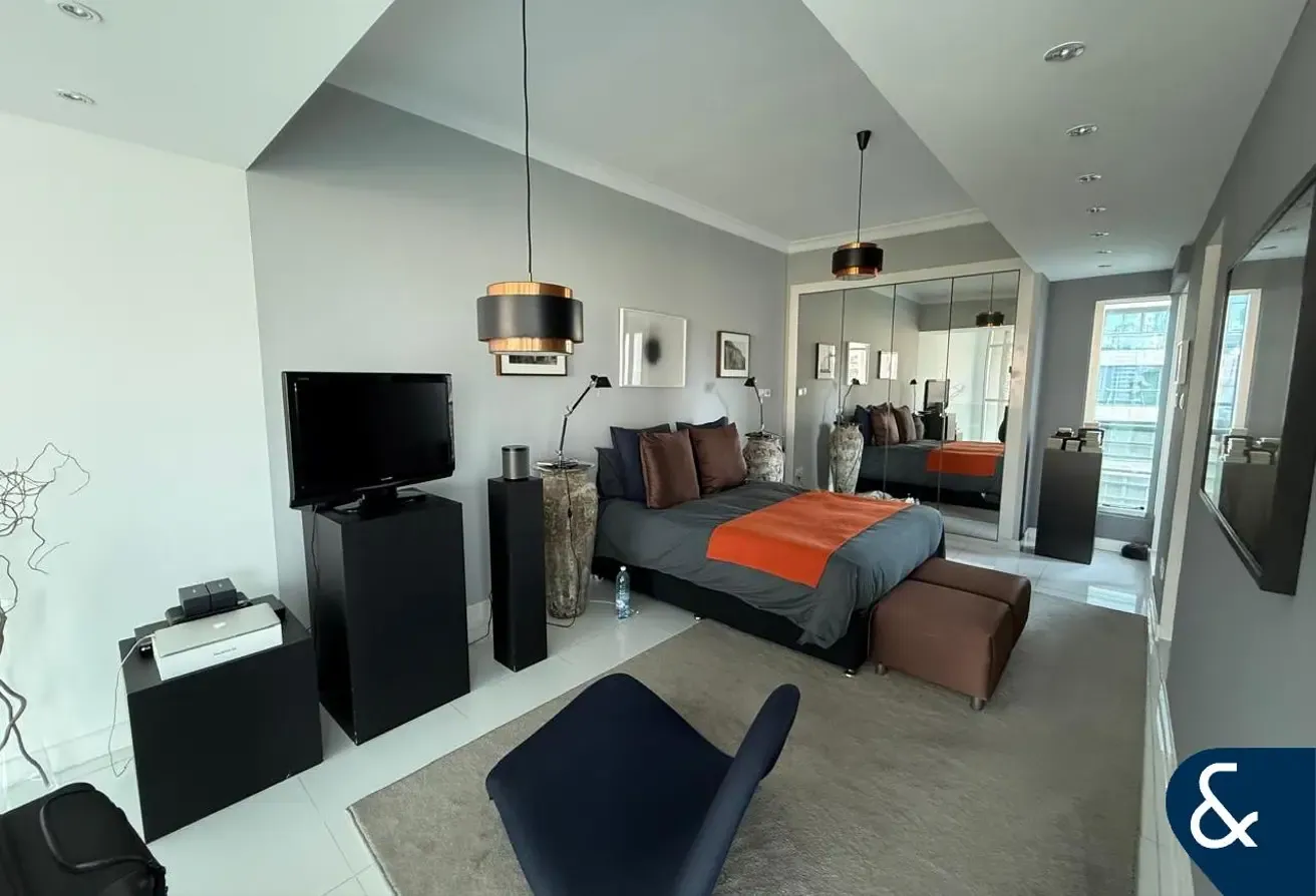 Upgraded | Two Room | Canal Views | Duplex