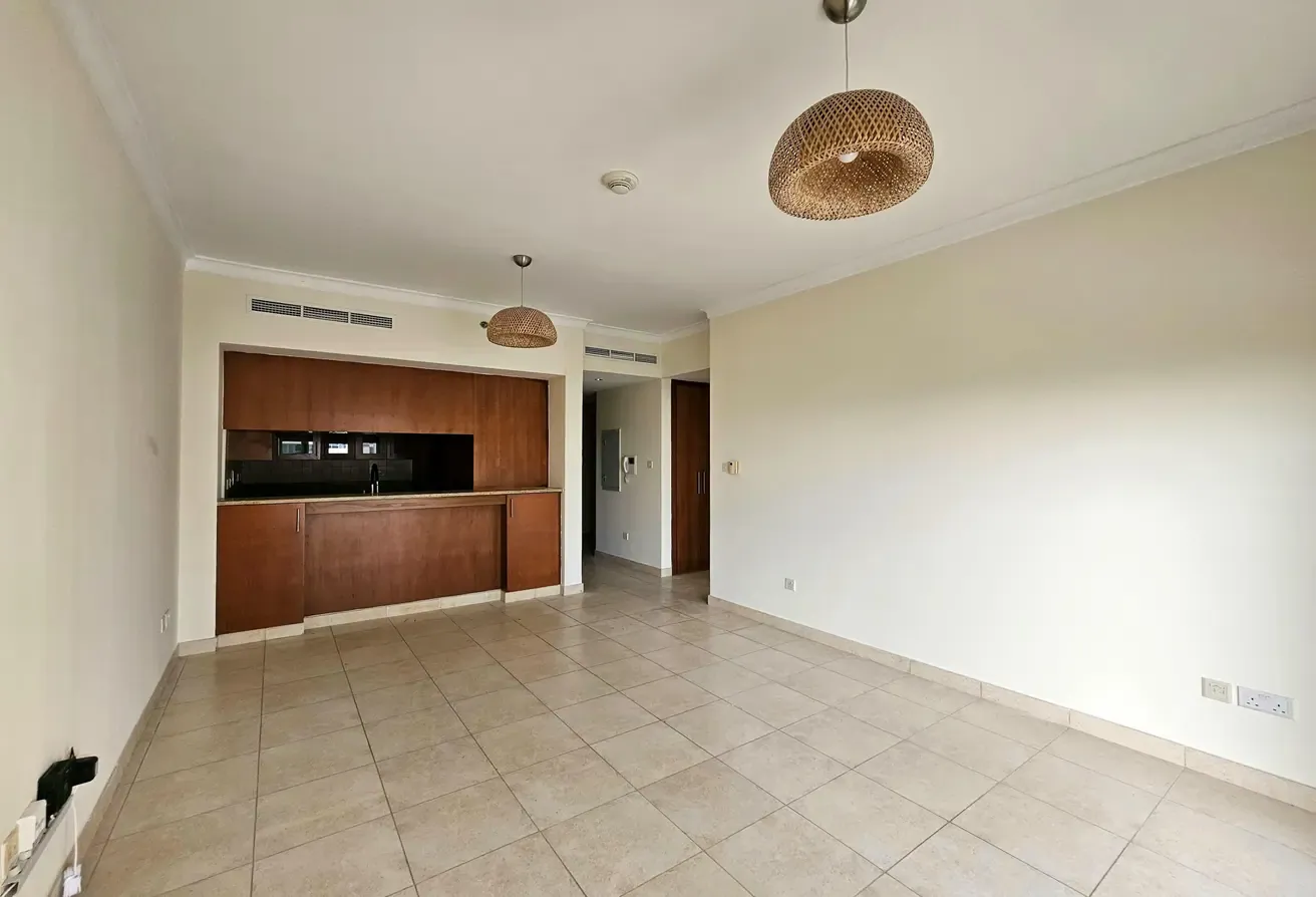1 Bedroom | Golf course views | High floor