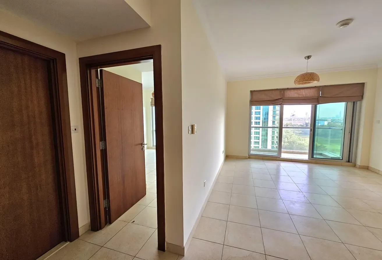 1 Bedroom | Golf course views | High floor