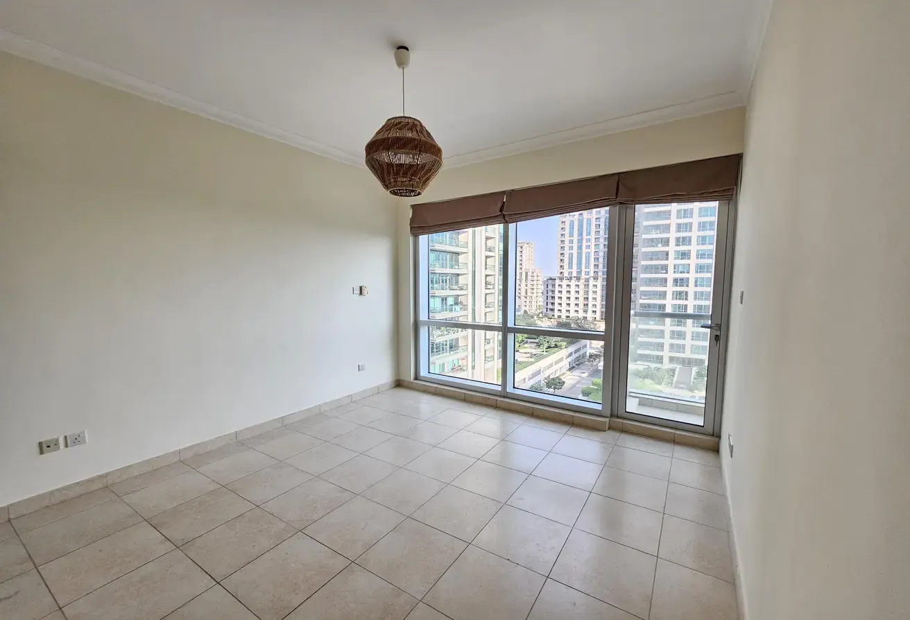 1 Bedroom | Golf course views | High floor