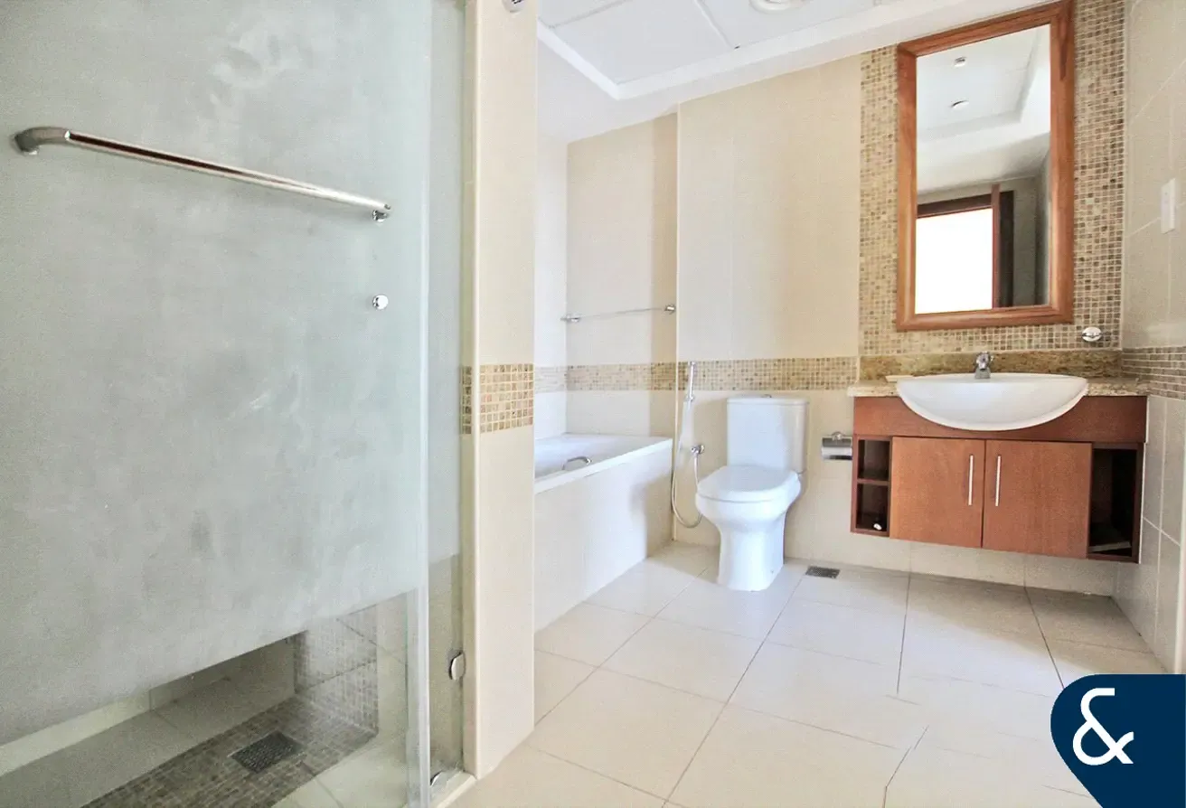 1 Bedroom | Golf course views | High floor
