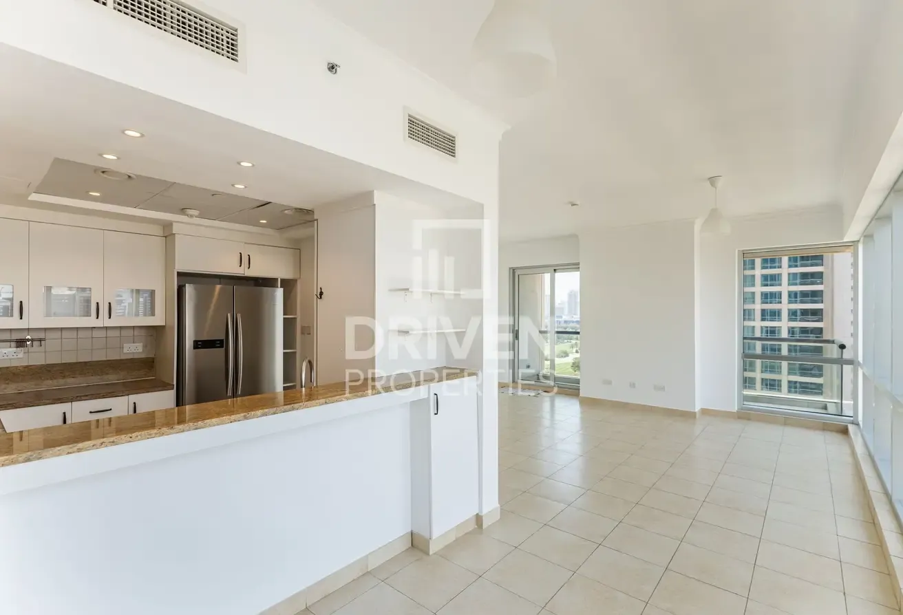 Golf and Lake View | Vacant | Spacious Layout