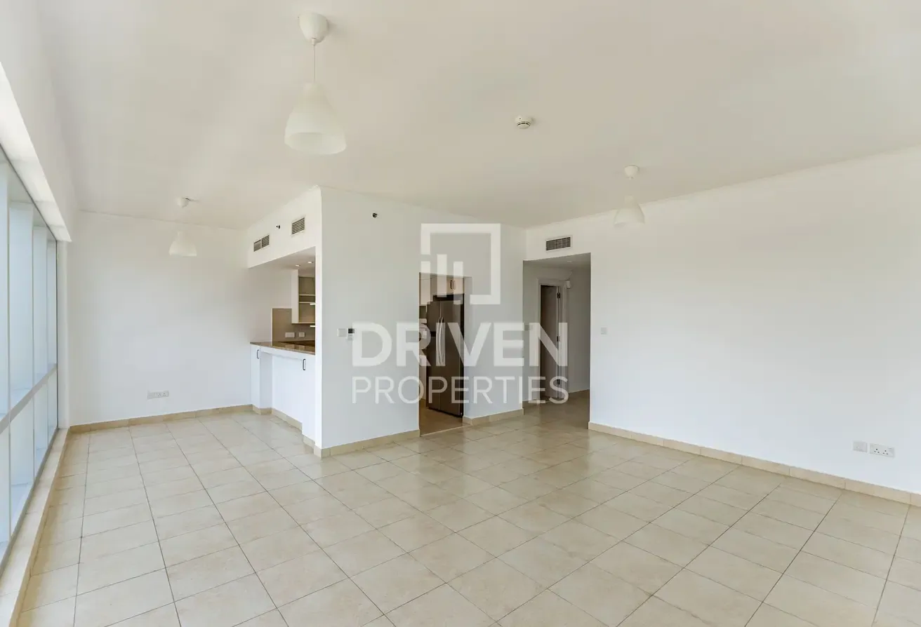 Golf and Lake View | Vacant | Spacious Layout