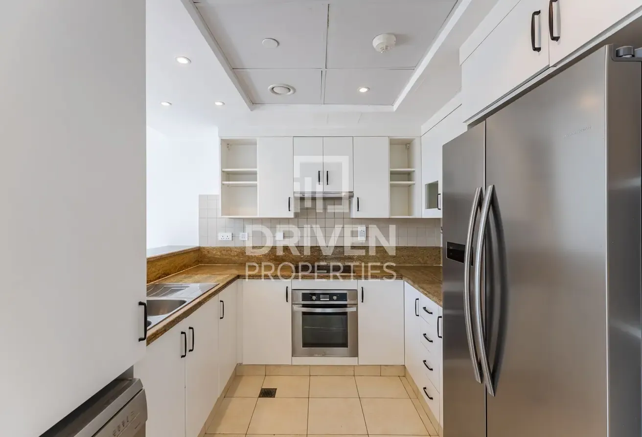 Golf and Lake View | Vacant | Spacious Layout