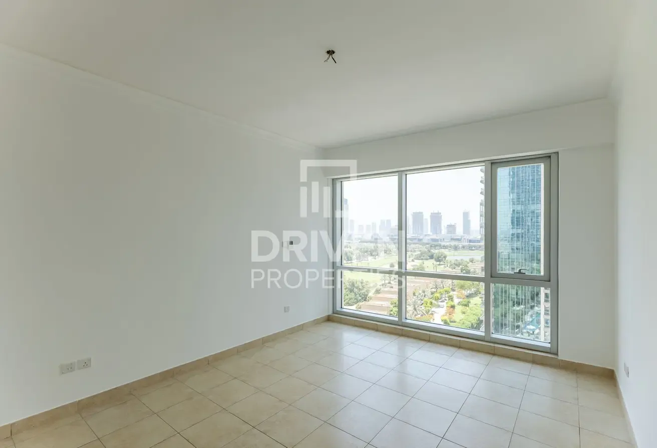 Golf and Lake View | Vacant | Spacious Layout