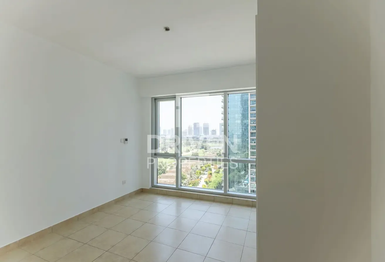 Golf and Lake View | Vacant | Spacious Layout