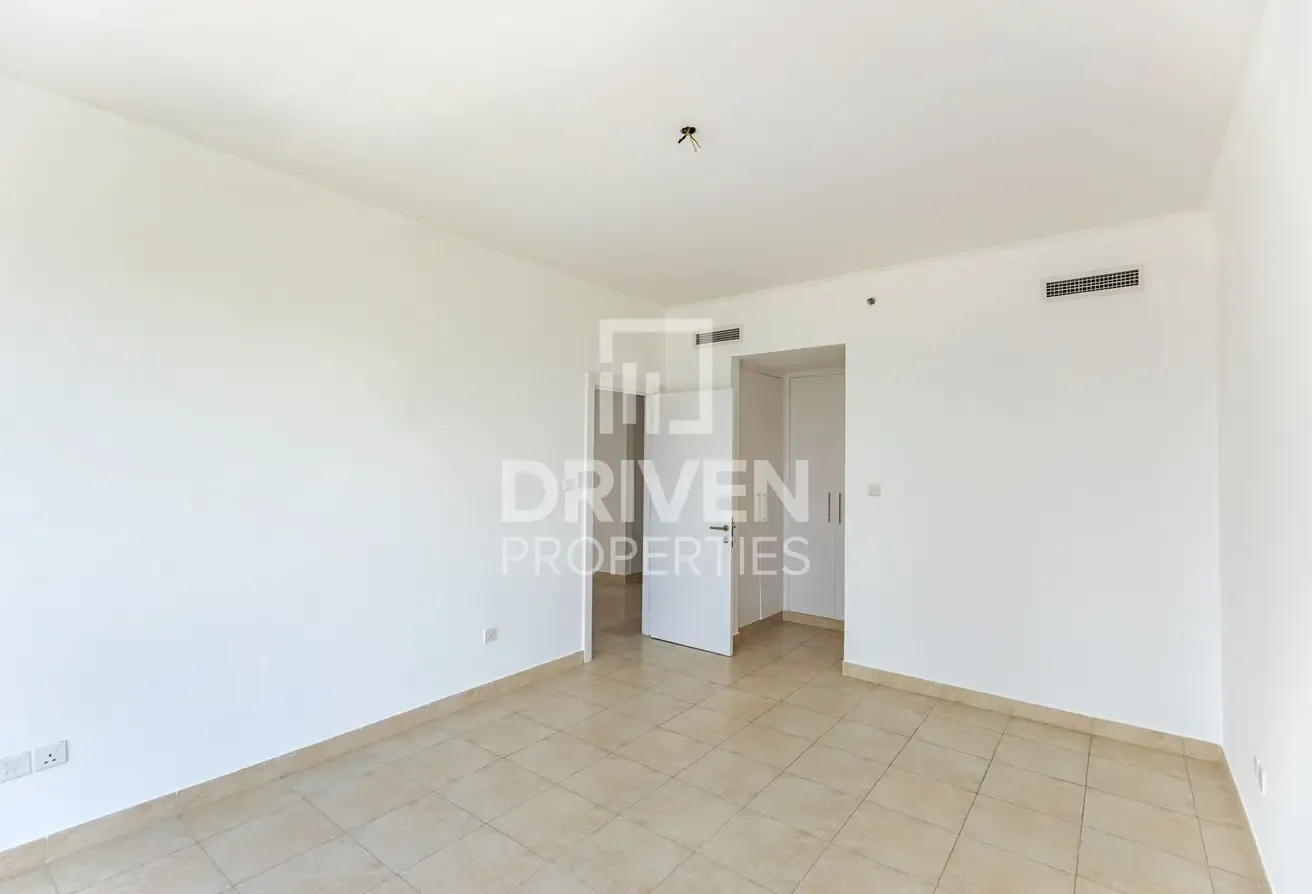 Golf and Lake View | Vacant | Spacious Layout