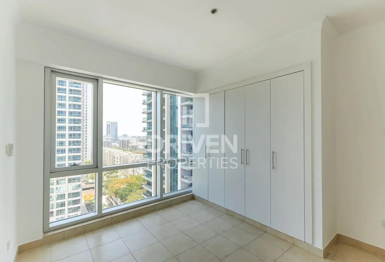 Golf and Lake View | Vacant | Spacious Layout