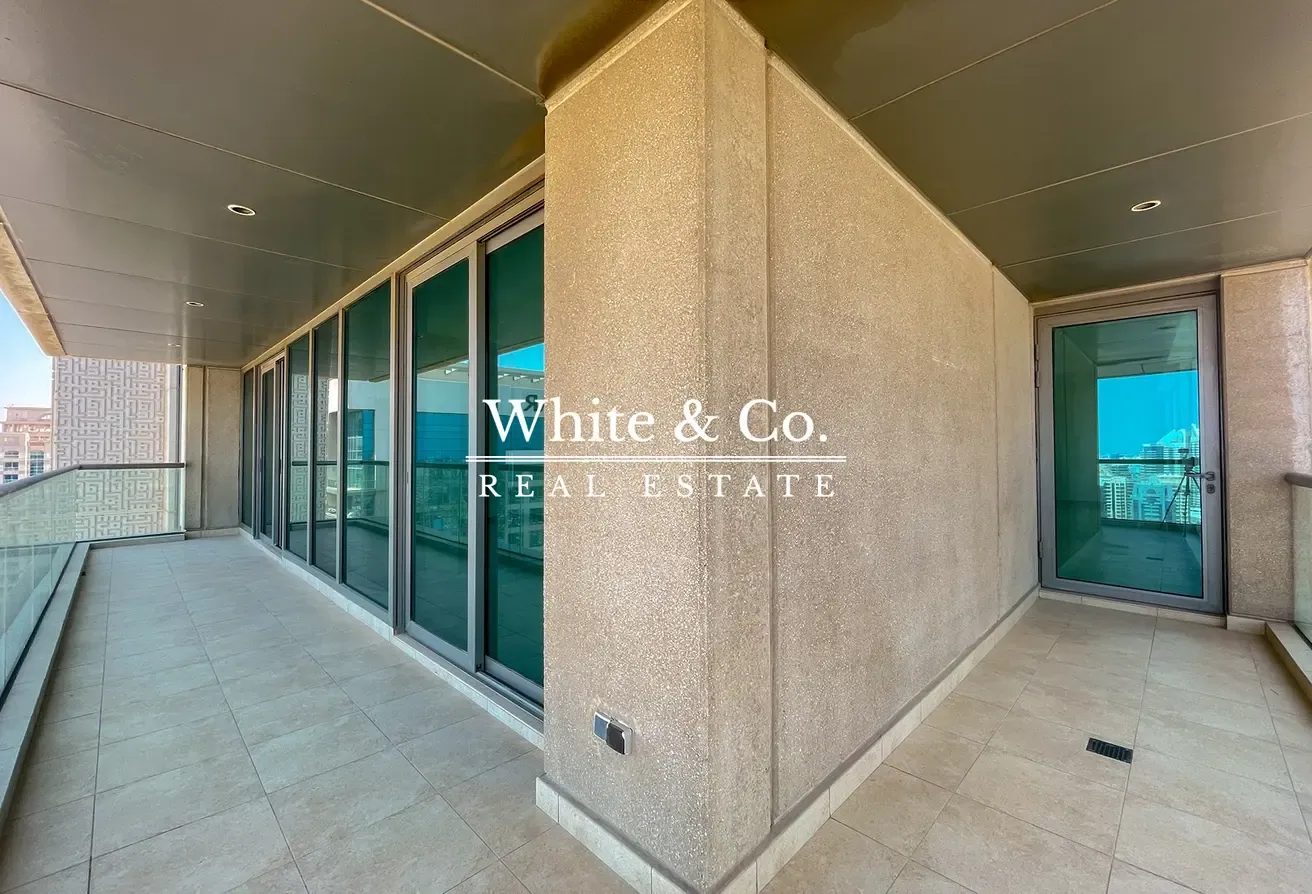 Golf & Lake View | Tenanted | High Floor