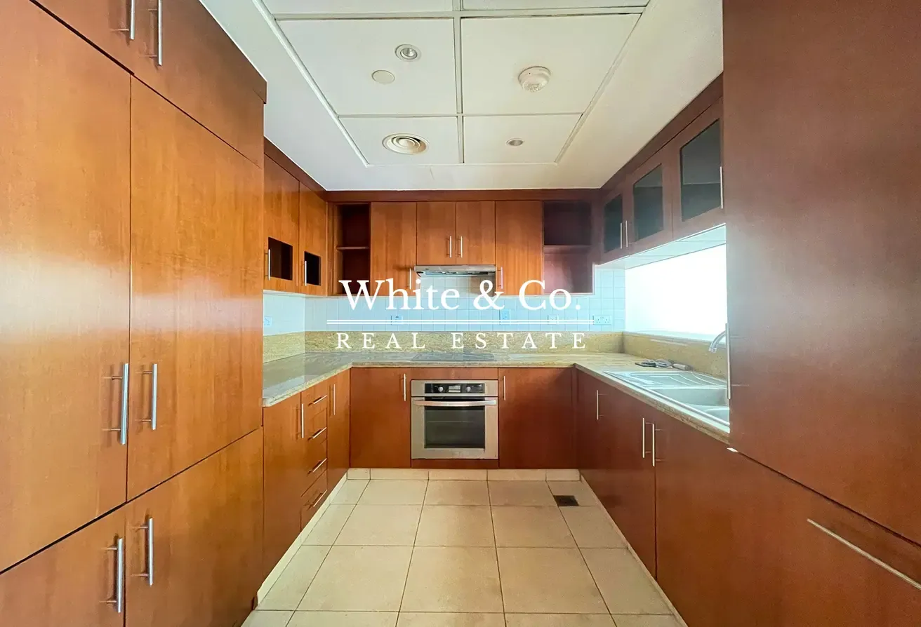 Golf & Lake View | Tenanted | High Floor