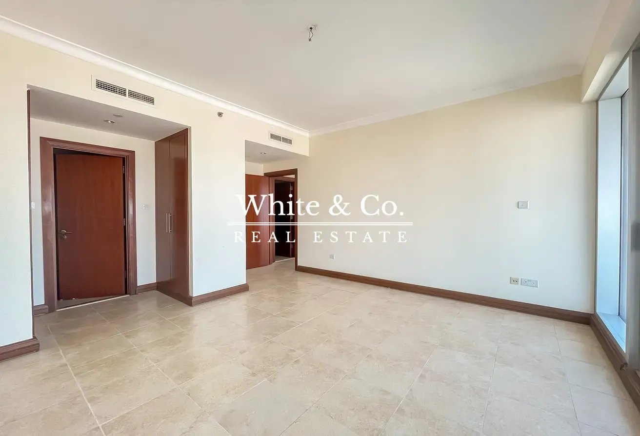 Golf & Lake View | Tenanted | High Floor
