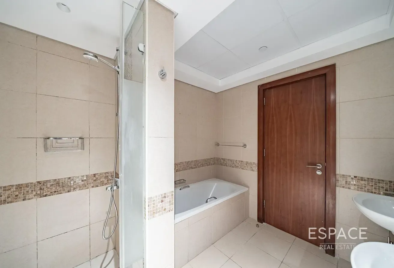 High Floor | Golf Course Views | Vacant Now | Huge