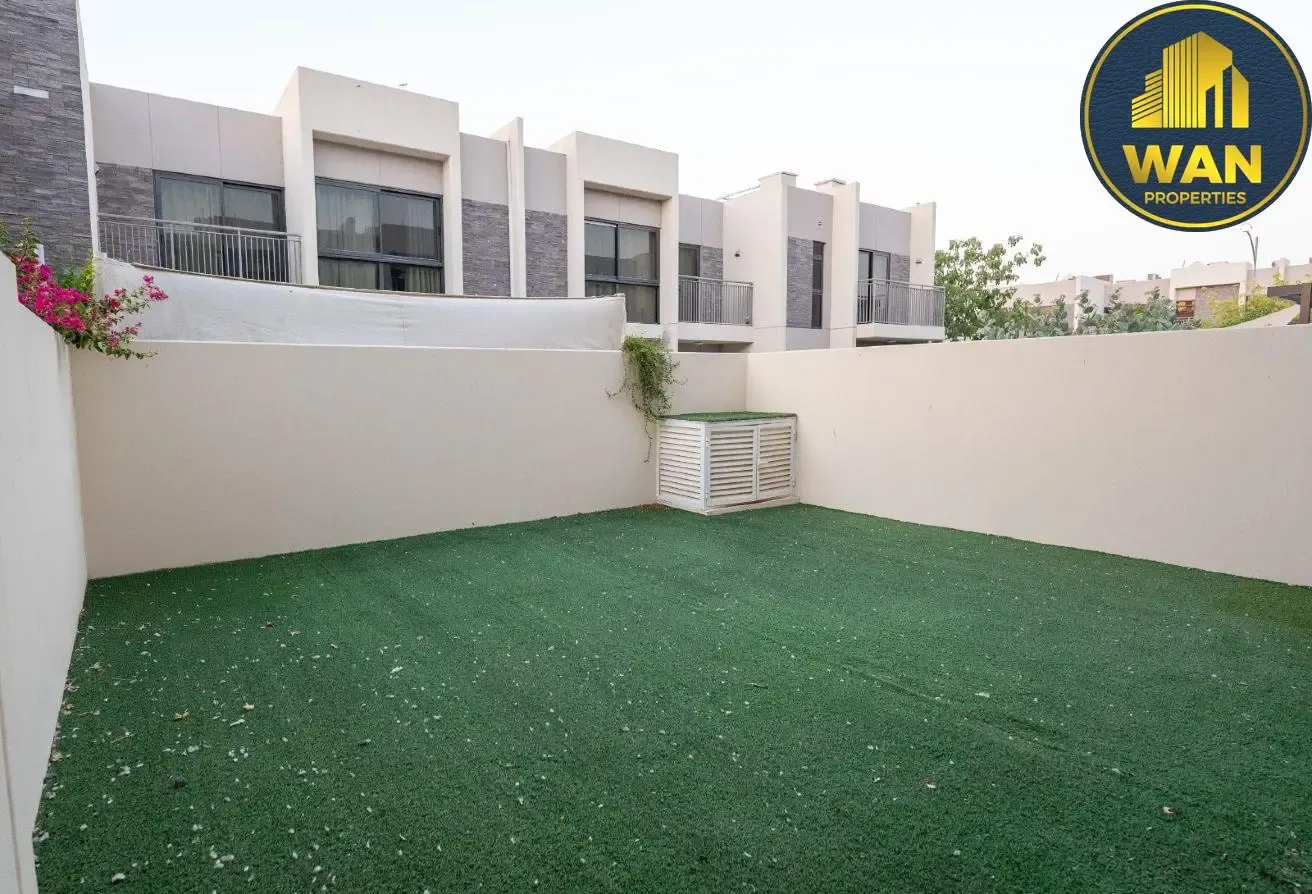 R2MB | Vaastu  | Vacant Soon | Huge Lounge