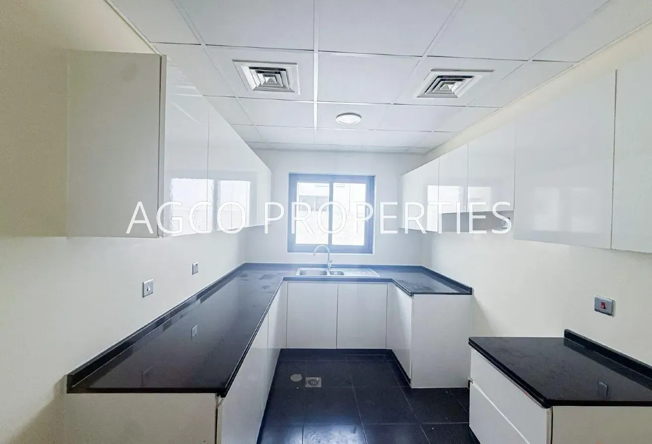 3BR+Maid | Single Row | Corner | Closed Kitchen