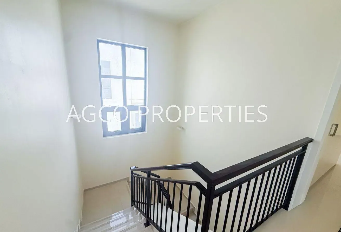 3BR+Maid | Single Row | Corner | Closed Kitchen
