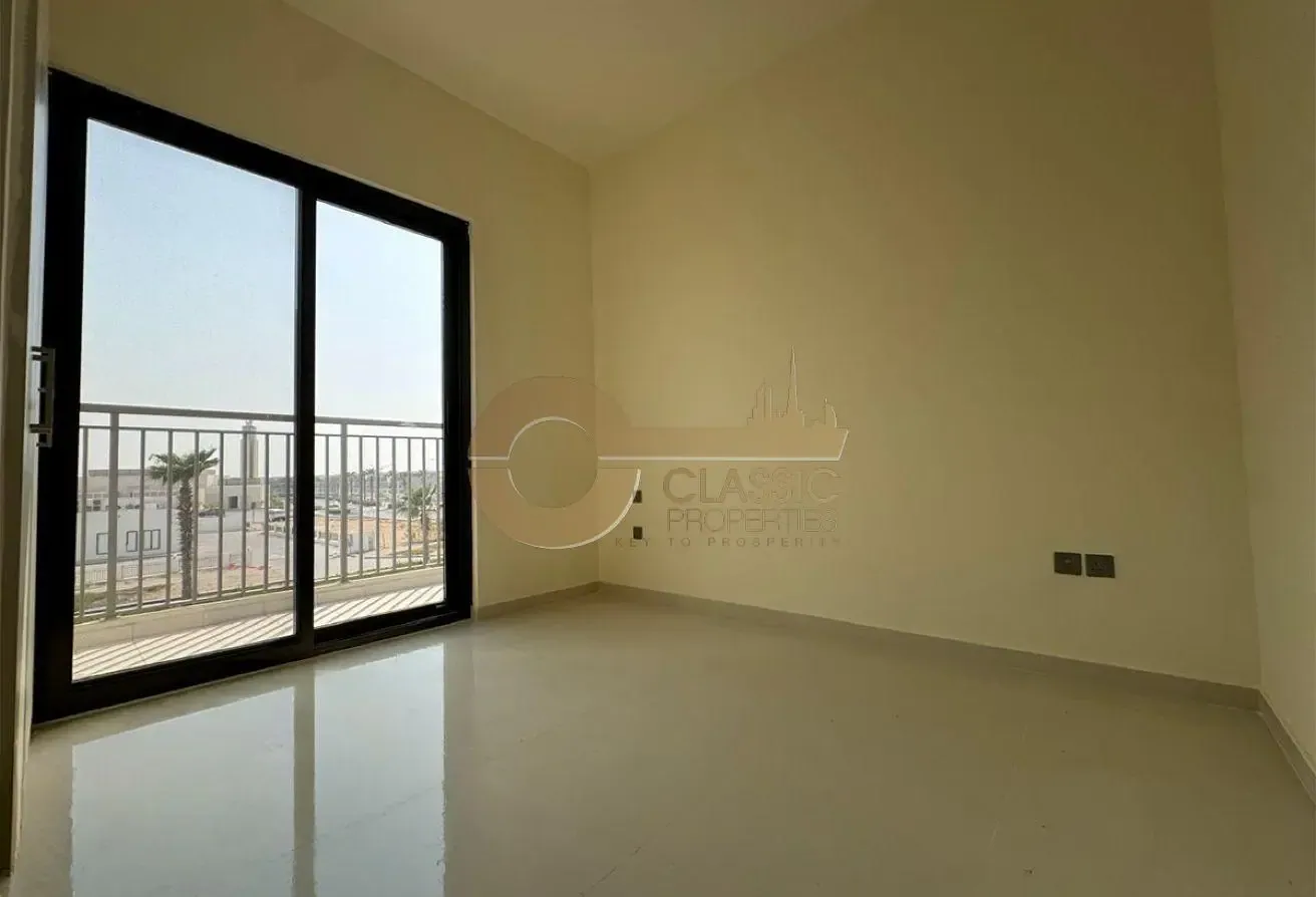 IDEAL CORNER UNIT | SINGLE ROW | BIG PLOT | VACANT