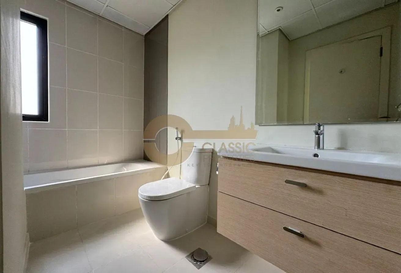 IDEAL CORNER UNIT | SINGLE ROW | BIG PLOT | VACANT