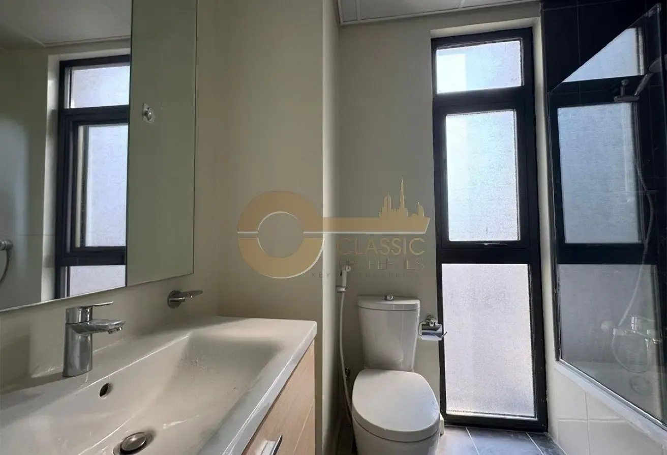 IDEAL CORNER UNIT | SINGLE ROW | BIG PLOT | VACANT