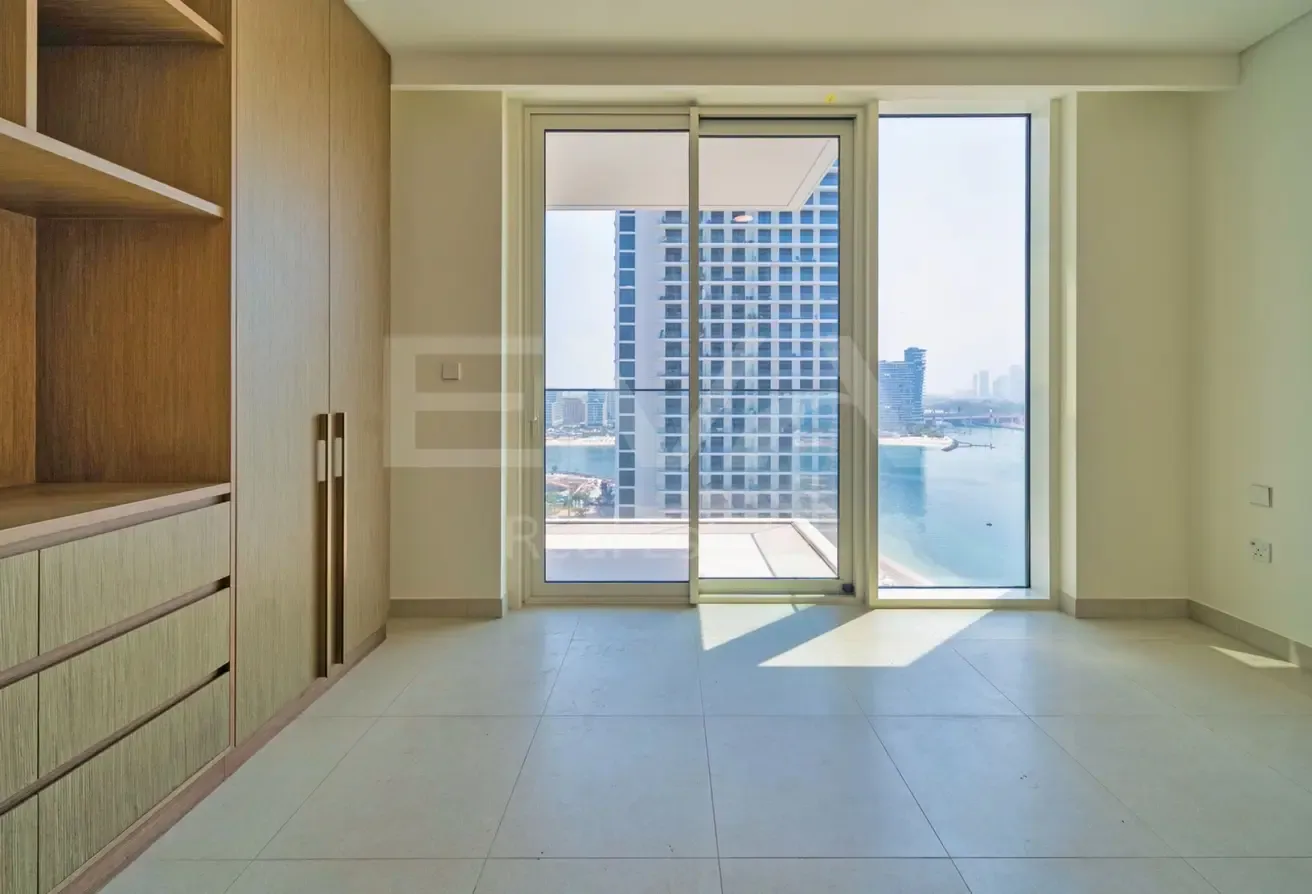 STUNNING SEA VIEW | UNFURNISHED | VACANT